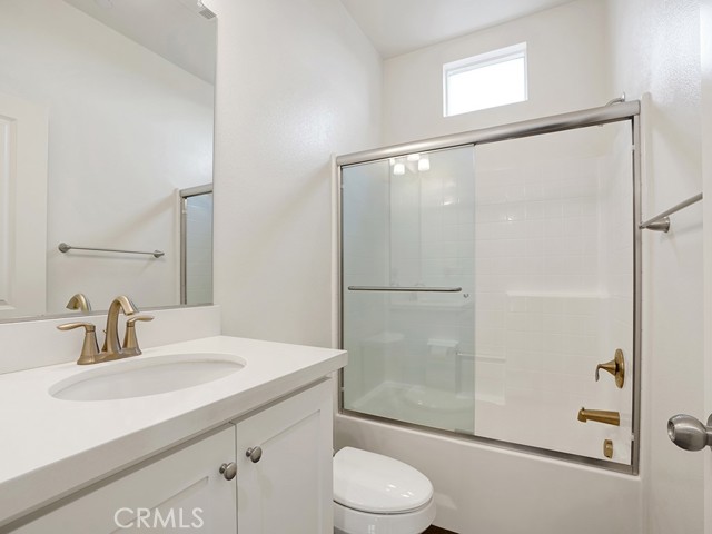 Detail Gallery Image 8 of 16 For 15331 Jasmine Ln #105,  Gardena,  CA 90249 - 4 Beds | 4 Baths