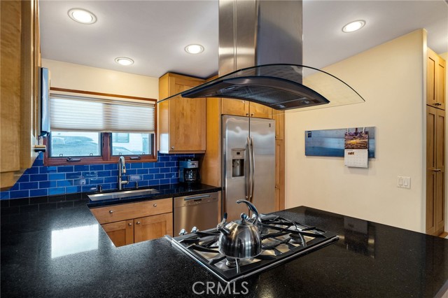 1204 19th Street, Hermosa Beach, California 90254, 3 Bedrooms Bedrooms, ,2 BathroomsBathrooms,Residential,Sold,19th,SB25046452