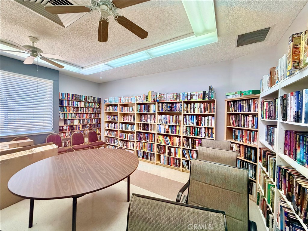 https://media.crmls.org/medias/cb2d4ab2-1d43-45ef-93ef-8c061e619c89.jpg?preset=X-Large