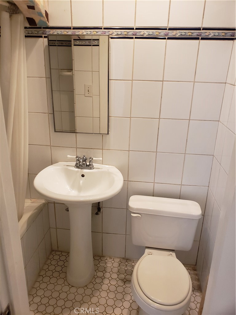 https://media.crmls.org/medias/cb2d9cc1-7b92-4133-922a-863dbdd98d62.jpg?preset=X-Large