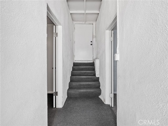 1040 Flora Street, Barstow CA: https://media.crmls.org/medias/cb2ddcc1-078b-4c44-80cd-bc654382315c.jpg