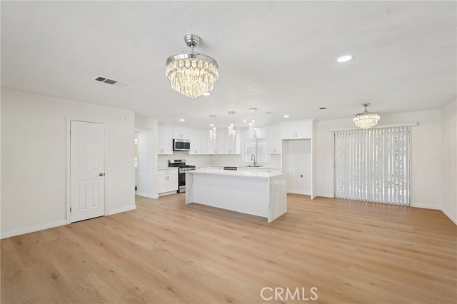 Detail Gallery Image 6 of 35 For 7829 Chase Ave, Hesperia,  CA 92345 - 5 Beds | 3 Baths