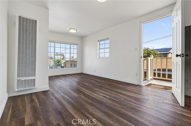 Detail Gallery Image 34 of 38 For 1300 W 90th St, Los Angeles,  CA 90044 - 6 Beds | 3 Baths