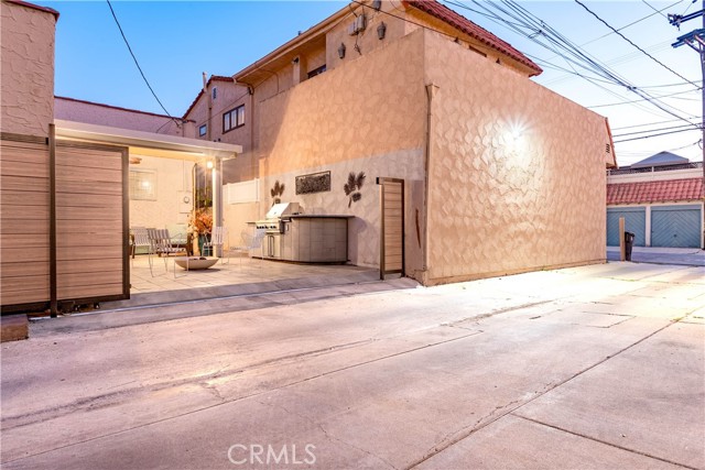 143 Roycroft Avenue, Long Beach CA: https://media.crmls.org/medias/cb2efbfb-ec86-4128-8fcf-105833d1ff32.jpg