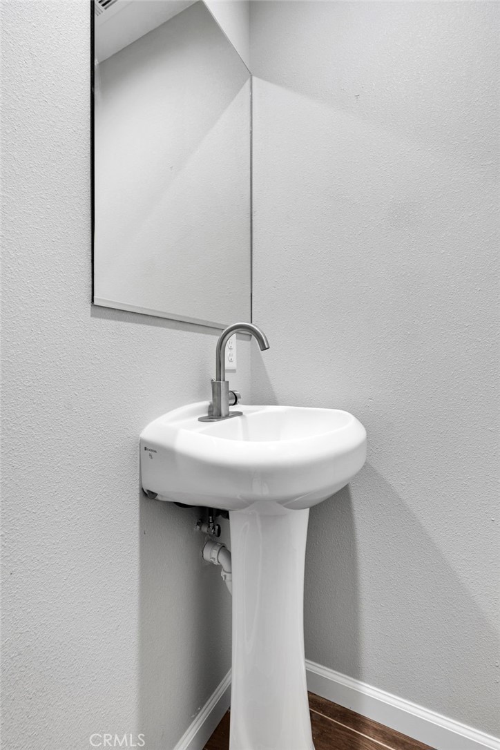 https://media.crmls.org/medias/cb2f2494-8c85-4185-b4db-db2d146647f2.jpg?preset=X-Large
