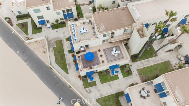 711 Pacific Coast, Huntington Beach CA: https://media.crmls.org/medias/cb2fb7f9-742f-4520-abb2-b6c84e97f138.jpg