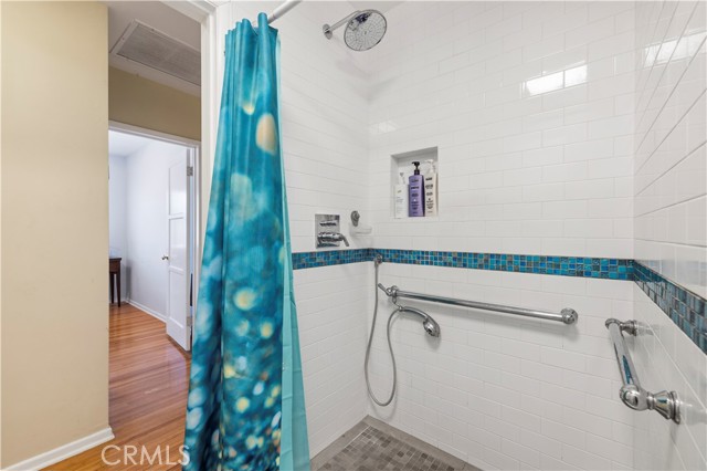 8449 Glencrest Drive photo 13