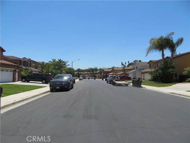 Detail Gallery Image 3 of 25 For 17208 Woodentree Ln, Riverside,  CA 92503 - 4 Beds | 2/1 Baths