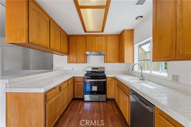 Detail Gallery Image 11 of 30 For 14259 Emelita St, Van Nuys,  CA 91401 - 3 Beds | 2 Baths