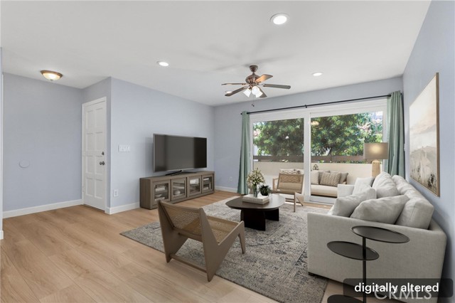 Detail Gallery Image 3 of 28 For 2501 W Sunflower Ave #E16,  Santa Ana,  CA 92704 - 3 Beds | 2 Baths