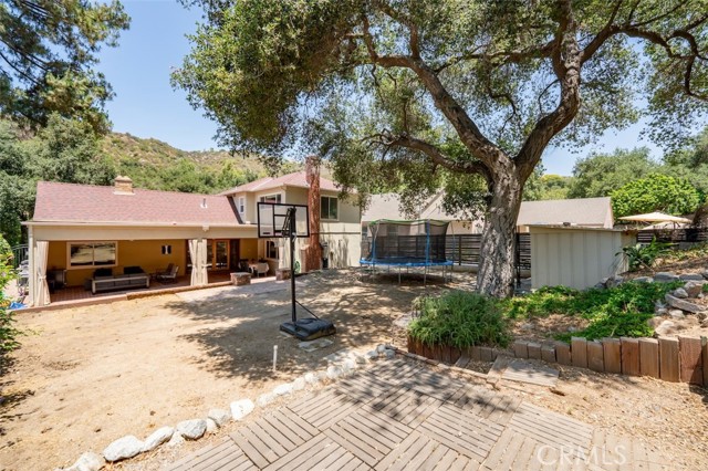 2248 E Chevy Chase Drive, Glendale CA: https://media.crmls.org/medias/cb304363-1cc7-44af-8854-e5947fbe8c07.jpg