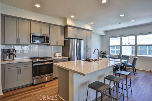 Detail Gallery Image 4 of 54 For 608 White Oaks, Lake Forest,  CA 92610 - 2 Beds | 2/1 Baths