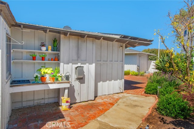 1951 Aliso Avenue, Costa Mesa CA: https://media.crmls.org/medias/cb307eec-470c-45e5-9c77-a296bc1b3397.jpg