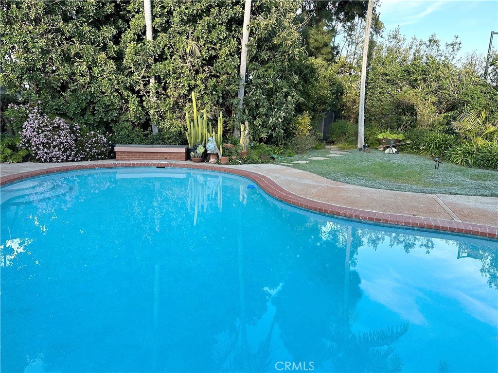 https://media.crmls.org/medias/cb30ec6a-d185-4c38-bec6-68993678000c.jpg?preset=X-Large