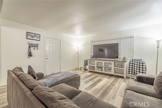 Detail Gallery Image 4 of 26 For 9268 Beech, Fontana,  CA 92335 - 3 Beds | 2 Baths