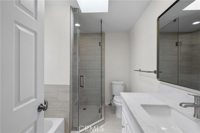 Detail Gallery Image 17 of 20 For 7650 Topanga Canyon Bld #5,  Canoga Park,  CA 91304 - 2 Beds | 3 Baths