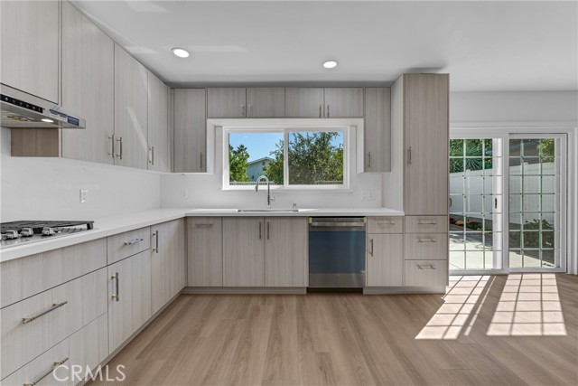 17706 Collins Street photo 6