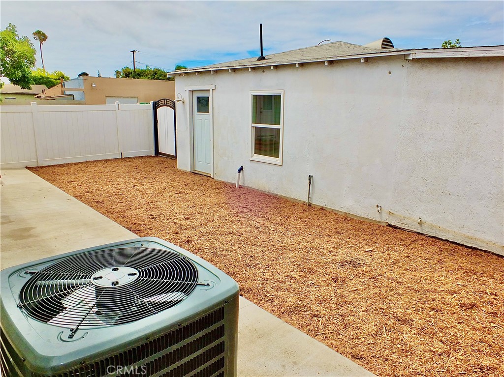 https://media.crmls.org/medias/cb32a30a-dbee-4b50-84cc-4063b3b0a807.jpg?preset=X-Large