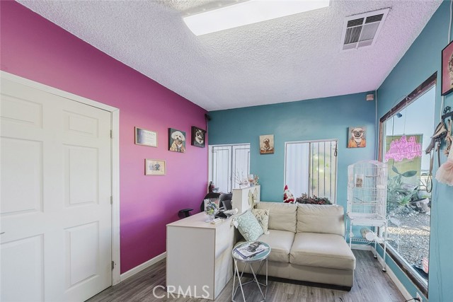 2006 E Foothill Boulevard, Pasadena CA: https://media.crmls.org/medias/cb32e23c-ebc8-4902-9a57-83fa0d1bad6c.jpg