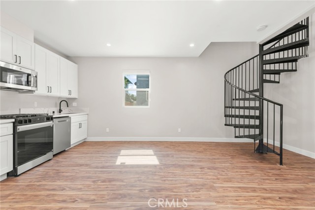 Detail Gallery Image 6 of 30 For 145 E 36th Pl #1/4,  Los Angeles,  CA 90011 - 2 Beds | 1 Baths