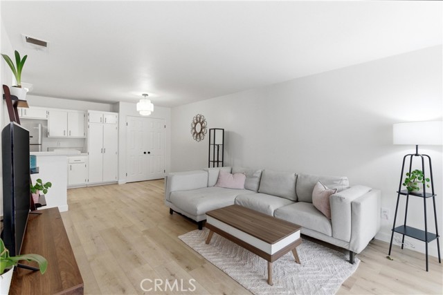 Detail Gallery Image 7 of 25 For 7720 Elmdale #E,  Stanton,  CA 90680 - 1 Beds | 1 Baths