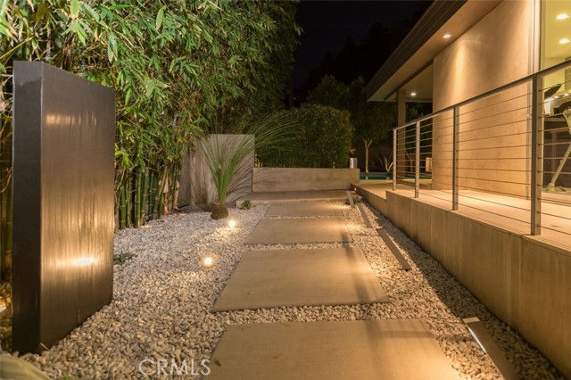 Detail Gallery Image 22 of 24 For 4021 Pacheco Dr, Sherman Oaks,  CA 91403 - 2 Beds | 2 Baths