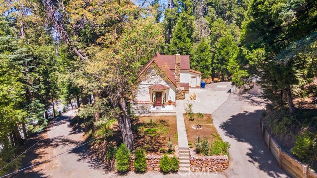 901 Ca-173, Lake Arrowhead CA: https://media.crmls.org/medias/cb34e38c-ae87-430c-b725-aab63006d42f.jpg