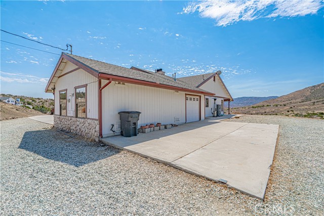 5329 Hubbard Road, Acton CA: https://media.crmls.org/medias/cb350879-a354-4431-a21e-79a7ecfdf5ce.jpg