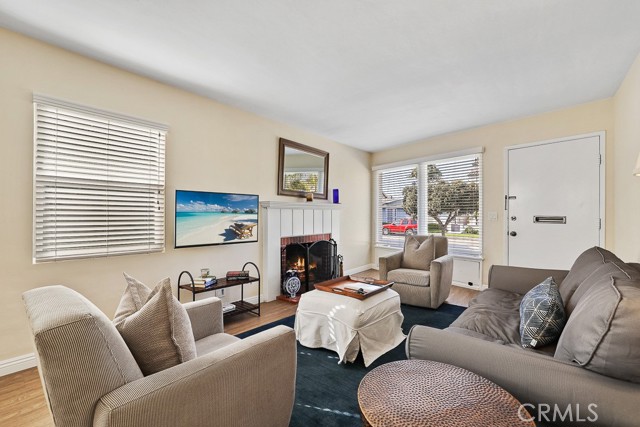 Detail Gallery Image 8 of 29 For 520 12th St, Huntington Beach,  CA 92648 - 2 Beds | 1 Baths