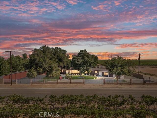 Detail Gallery Image 1 of 1 For 32994 Woollomes Ave, Delano,  CA 93215 - 3 Beds | 2 Baths