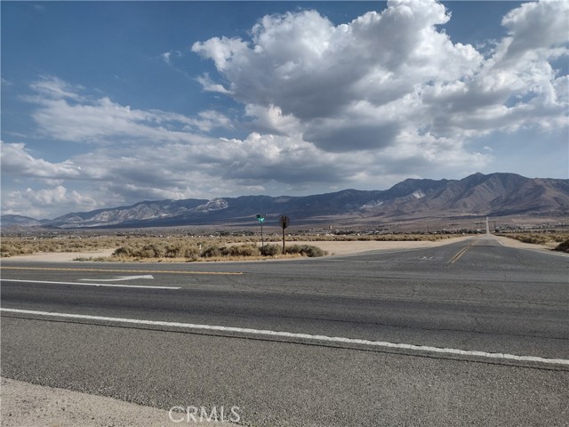 Detail Gallery Image 3 of 19 For 317 Highway 18, Lucerne Valley,  CA 92356 - – Beds | – Baths