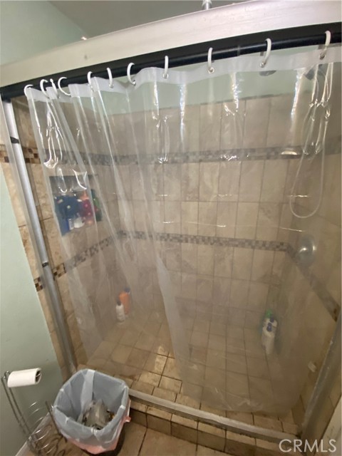 Detail Gallery Image 9 of 13 For 1882 E Larch St, Simi Valley,  CA 93065 - 4 Beds | 2/1 Baths