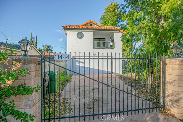 Detail Gallery Image 2 of 44 For 11444 Odessa Ave, Granada Hills,  CA 91344 - 4 Beds | 2 Baths