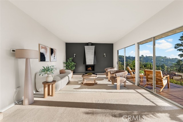 Detail Gallery Image 6 of 21 For 7426 Mulholland Dr, Los Angeles,  CA 90046 - 2 Beds | 2 Baths