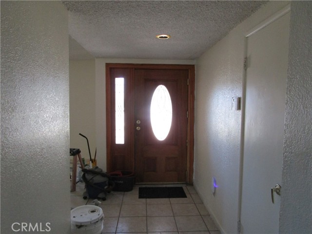 Detail Gallery Image 3 of 28 For 931 E Mesa Dr, Rialto,  CA 92376 - 3 Beds | 2 Baths