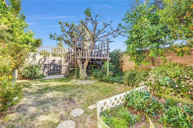 Image 27 of 32 For 19435 Almadin