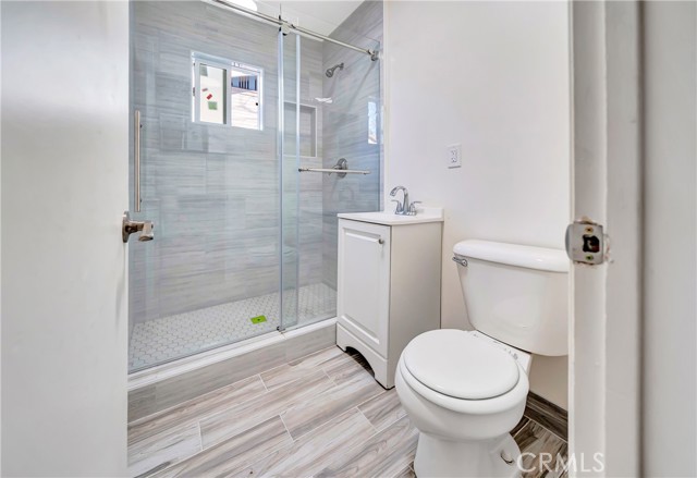 Detail Gallery Image 10 of 15 For 14233 1/2 Sylvan St, Van Nuys,  CA 91401 - 2 Beds | 2 Baths