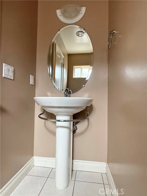 Detail Gallery Image 8 of 17 For 5241 Colodny Dr #403,  Agoura Hills,  CA 91301 - 3 Beds | 2/1 Baths