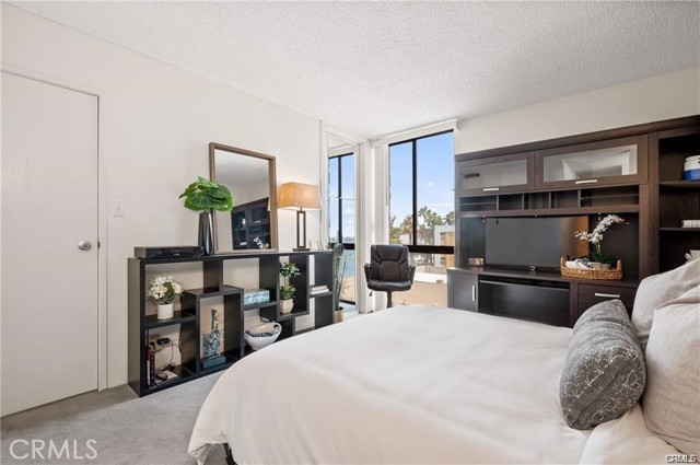1750 E Ocean Boulevard, Long Beach CA: https://media.crmls.org/medias/cb399811-01a4-4dc5-ac00-a55992eef445.jpg