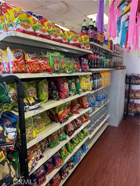 17480 Arrow Boulevard, Fontana CA: https://media.crmls.org/medias/cb3a7ba1-65ee-4a34-ad1f-175ce6be4bc4.jpg