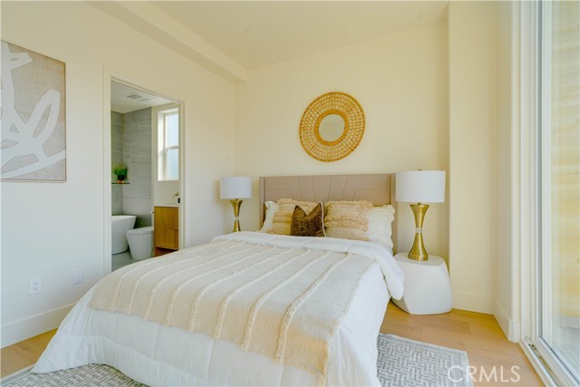 712 N Chestnut Avenue, Los Angeles CA: https://media.crmls.org/medias/cb3a9bd5-a2d4-441a-8ed4-dc5aa57b76f3.jpg