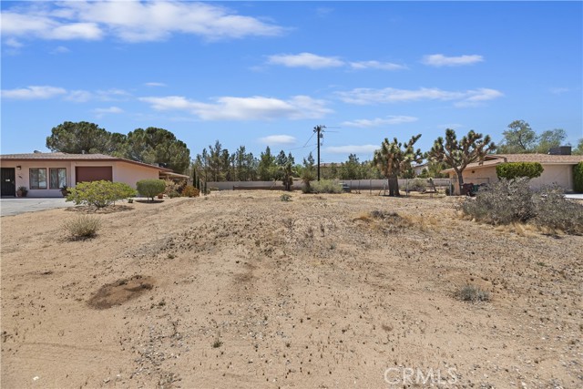 Detail Gallery Image 2 of 48 For 56287 Navajo Trl, Yucca Valley,  CA 92284 - 2 Beds | 1 Baths
