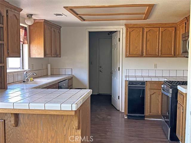 14402 Boxtree Street, Lake Hughes CA: https://media.crmls.org/medias/cb3b1410-8943-4c01-93ca-16628c9188e8.jpg