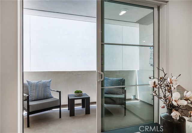 Detail Gallery Image 4 of 27 For 1303 S Orange Grove Ave #601,  Los Angeles,  CA 90019 - 3 Beds | 2 Baths