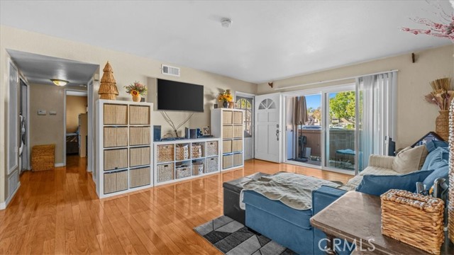 Detail Gallery Image 6 of 33 For 10450 E Briar Oaks #B,  Stanton,  CA 90680 - 2 Beds | 2 Baths