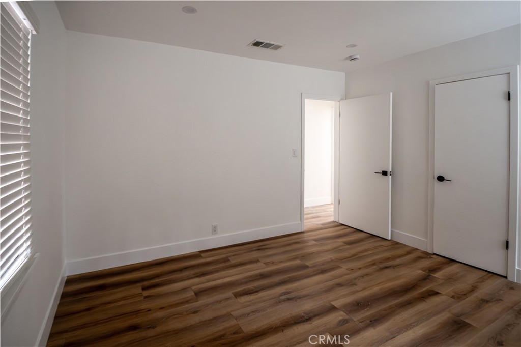 https://media.crmls.org/medias/cb3d78b9-cdfc-4114-8912-7d9c24c8c7a6.jpg?preset=X-Large