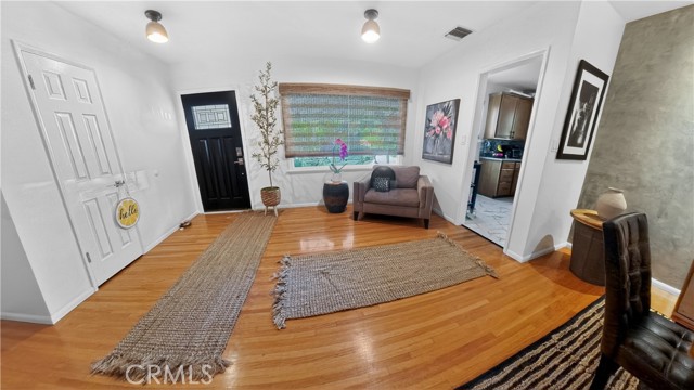 Detail Gallery Image 14 of 34 For 924 Irving Dr, Burbank,  CA 91504 - 4 Beds | 3 Baths