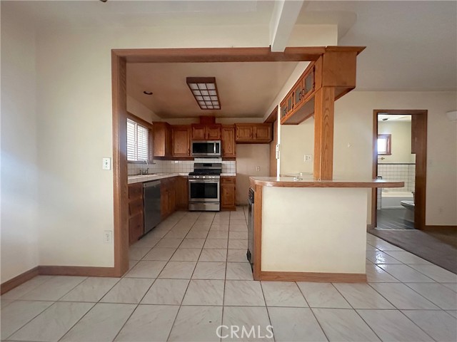 11431 Ramona Avenue, Hawthorne CA: https://media.crmls.org/medias/cb3e196a-e92c-44de-8ee9-c368e43fcfc5.jpg