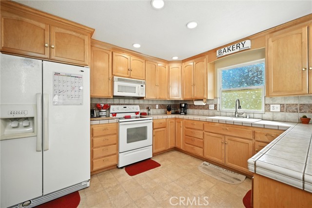 Detail Gallery Image 12 of 22 For 18642 Spyglass Rd, Hidden Valley Lake,  CA 95467 - 3 Beds | 2 Baths