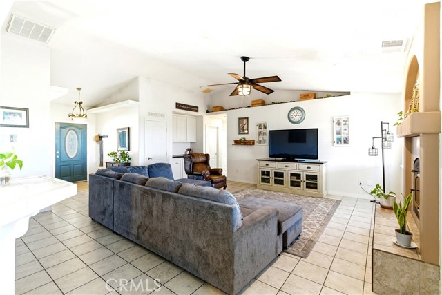 Detail Gallery Image 22 of 58 For 7330 Smoke Tree, Phelan,  CA 92371 - 4 Beds | 3 Baths